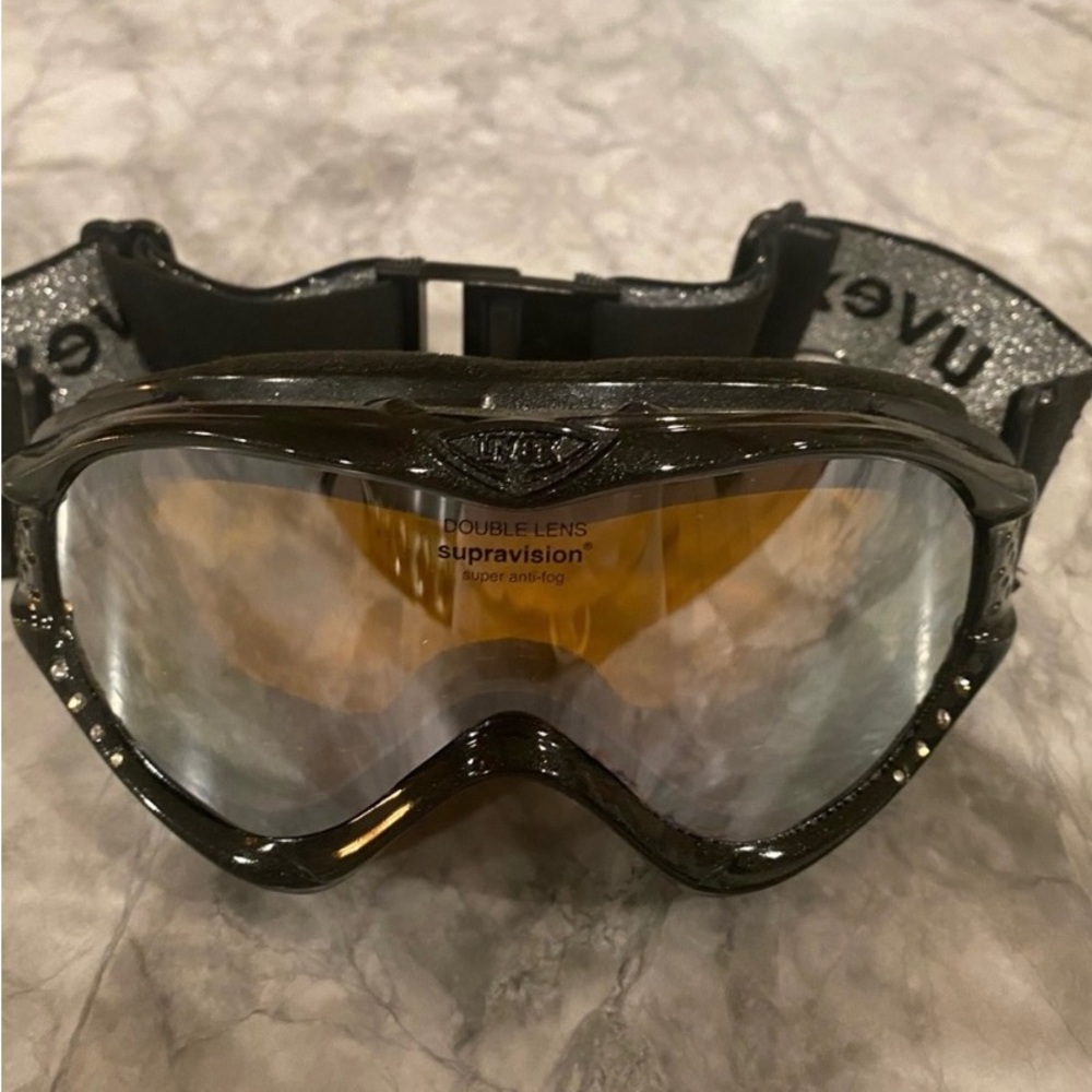 Uvex snow goggles women supervision with Swarovski crystals.